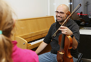Michael-Maria Costantini, Violine